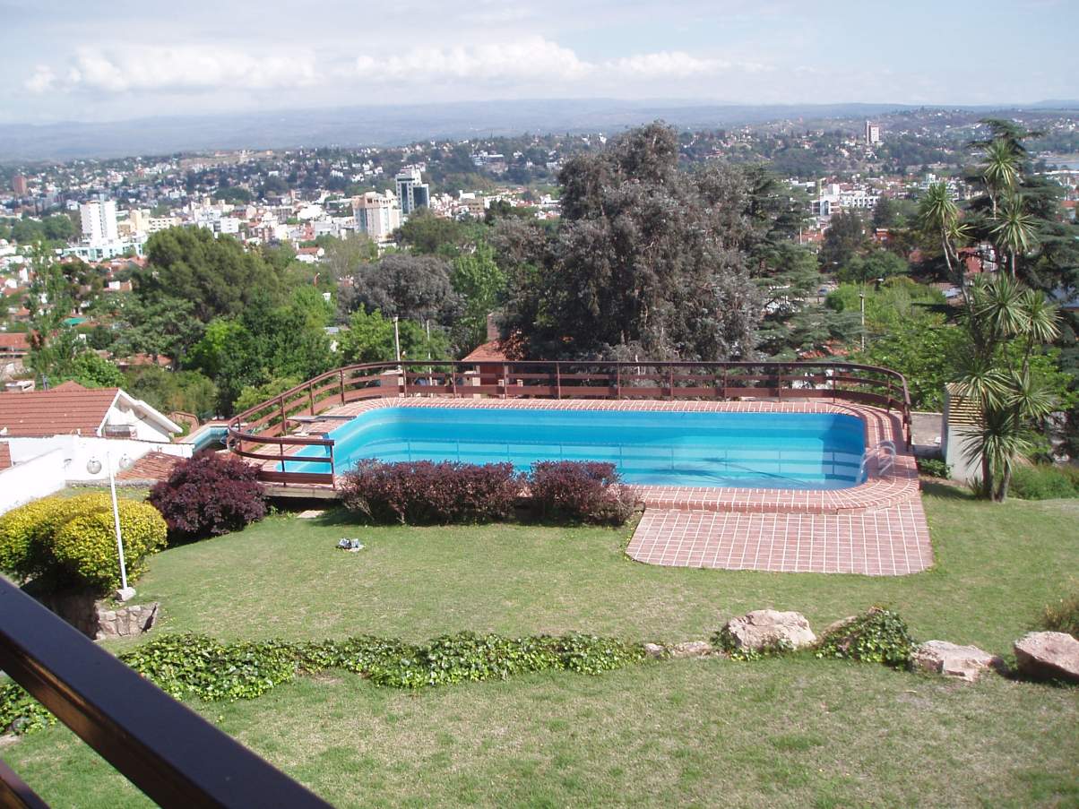 HERMOSO CHALET ALQ TEMPORARIO BARRIO LA CUESTA. VISTA PANORÁMICA