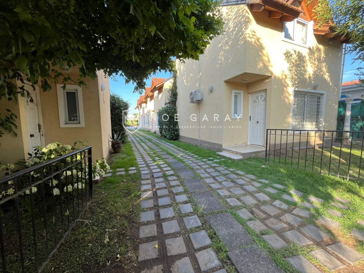 Hermoso departamento en complejo en alquiler anual.