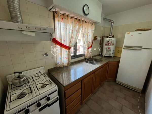 Departamento en alquiler anual en pleno centro. - Imagen 2