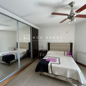 Departamento en venta con balcón a la calle, piscina y cochera