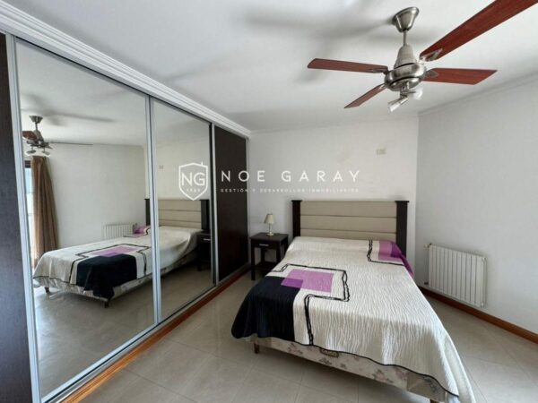 Departamento en venta con balcón a la calle, piscina y cochera