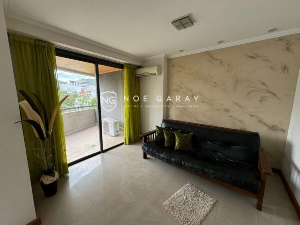 Departamento en venta con balcón a la calle, piscina y cochera - Imagen 2
