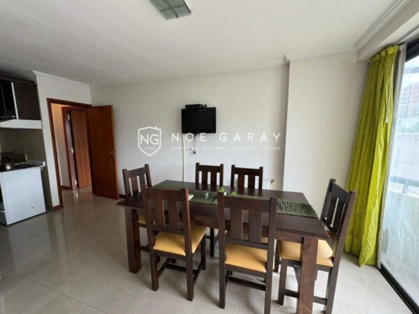 Departamento en venta con balcón a la calle, piscina y cochera - Imagen 3