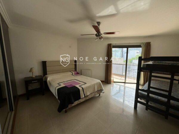 Departamento en venta con balcón a la calle, piscina y cochera - Imagen 5