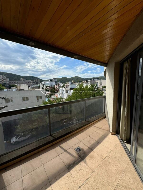 Departamento en venta con balcón a la calle, piscina y cochera - Imagen 6