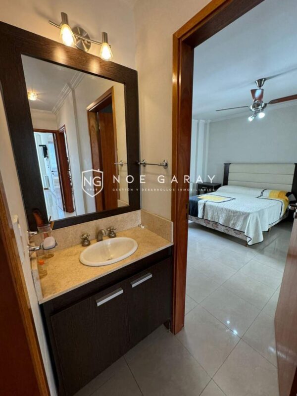 Departamento en venta con balcón a la calle, piscina y cochera - Imagen 7