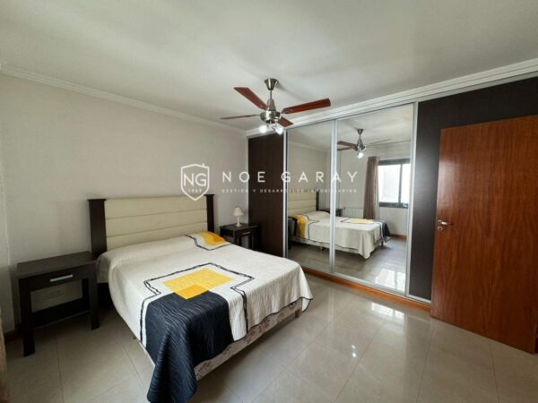 Departamento en venta con balcón a la calle, piscina y cochera - Imagen 9