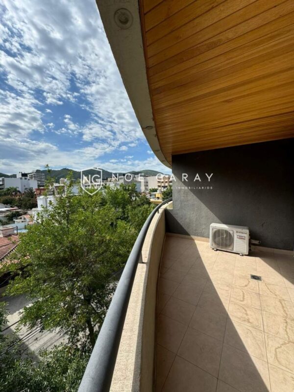 Departamento en venta con balcón a la calle, piscina y cochera - Imagen 13