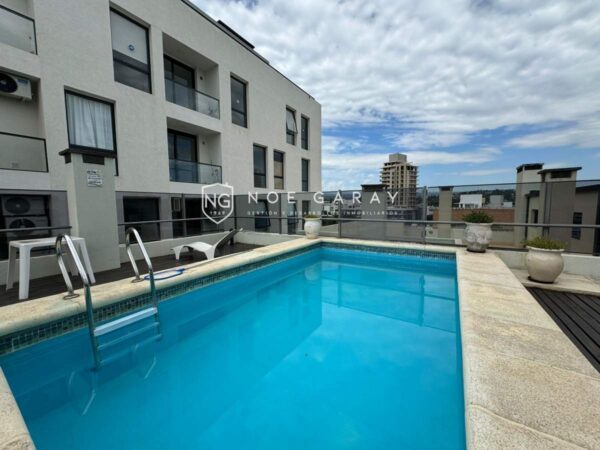 Departamento en venta con balcón a la calle, piscina y cochera - Imagen 14