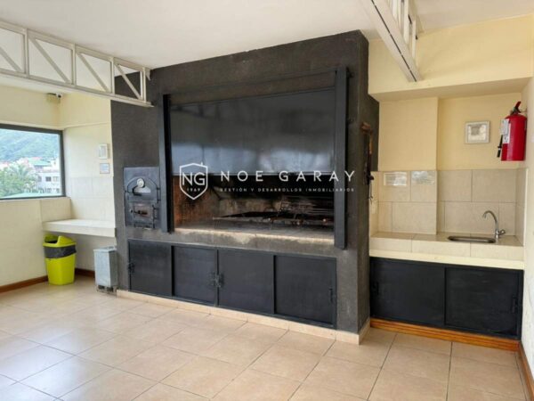 Departamento en venta con balcón a la calle, piscina y cochera - Imagen 15