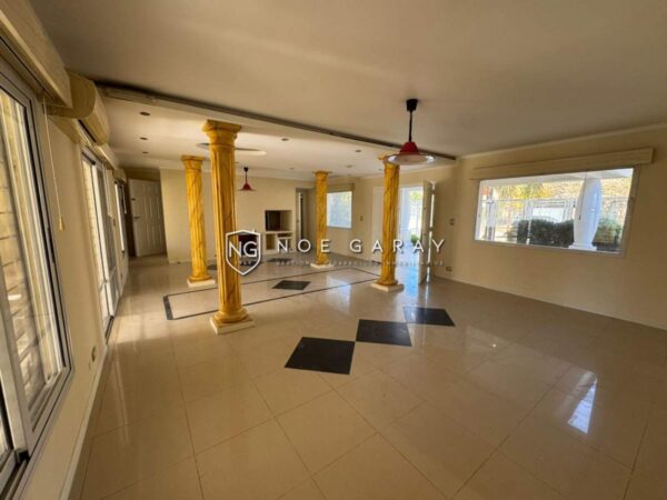 Casa en venta con piscina y quincho en B. Santa Rita - Imagen 4