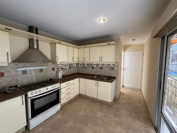 Casa en venta con piscina y quincho en B. Santa Rita - Imagen 5