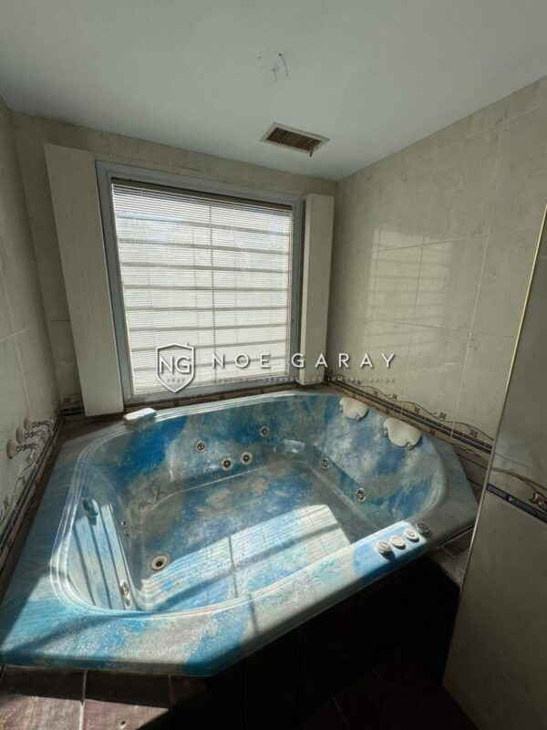 Casa en venta con piscina y quincho en B. Santa Rita - Imagen 17