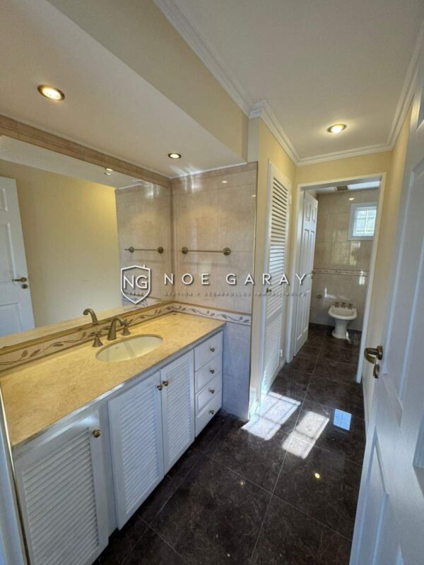 Casa en venta con piscina y quincho en B. Santa Rita - Imagen 18