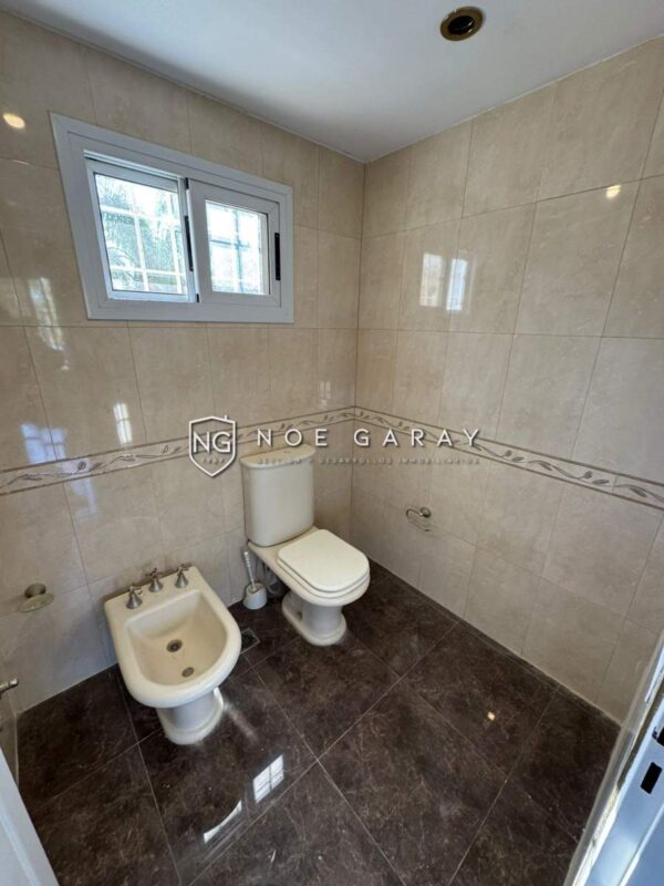 Casa en venta con piscina y quincho en B. Santa Rita - Imagen 19