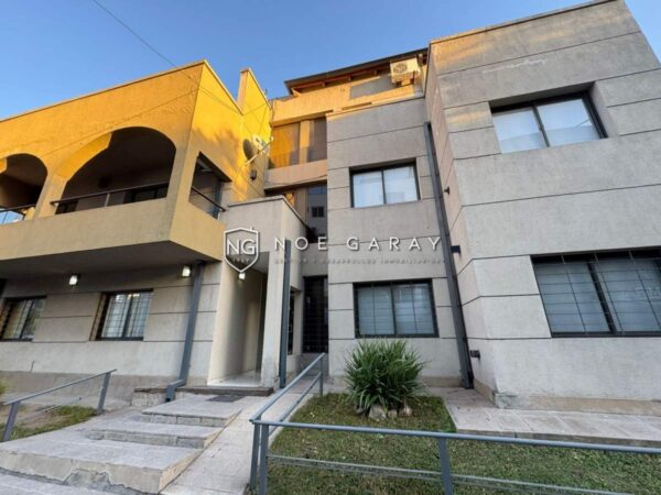 Depto loft en venta a 3 cuadras de la peatonal con balcon a la calle