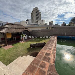 Complejo de 4 Departamentos en Venta con piscina y cochera