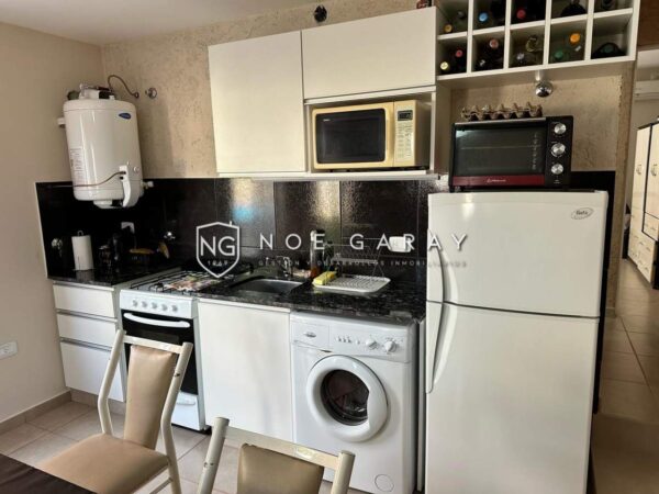 Complejo de 4 Departamentos en Venta con piscina y cochera - Imagen 2