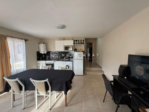Complejo de 4 Departamentos en Venta con piscina y cochera - Imagen 3