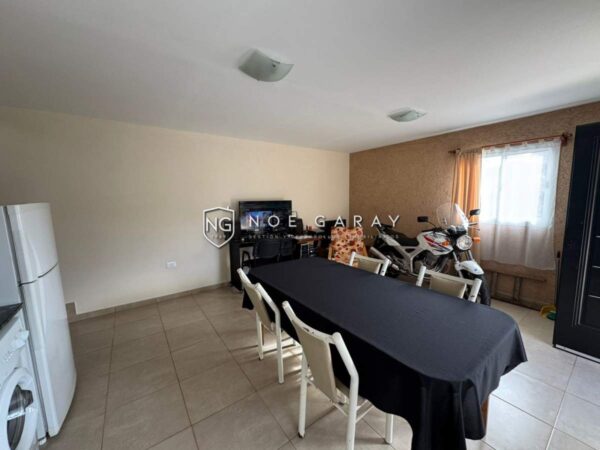 Complejo de 4 Departamentos en Venta con piscina y cochera - Imagen 4