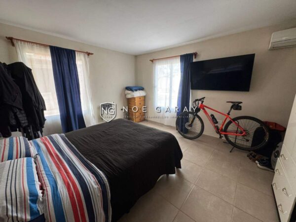 Complejo de 4 Departamentos en Venta con piscina y cochera - Imagen 6