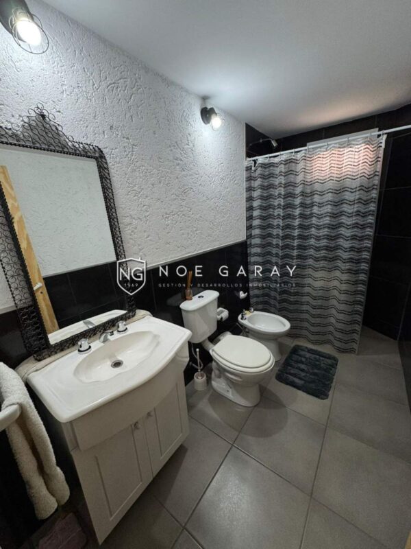 Complejo de 4 Departamentos en Venta con piscina y cochera - Imagen 7