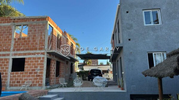 Complejo de 4 Departamentos en Venta con piscina y cochera - Imagen 8