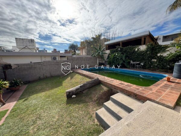 Complejo de 4 Departamentos en Venta con piscina y cochera - Imagen 10