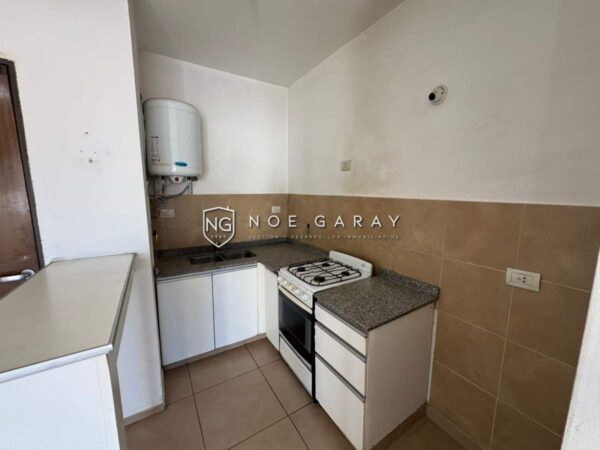 Dpto en alquiler anual con balcon a la calle - Imagen 2