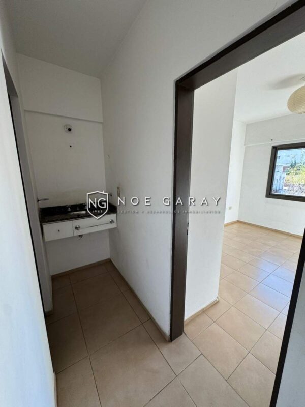 Dpto en alquiler anual con balcon a la calle - Imagen 5