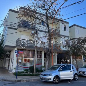 Dpto centrico en alquiler con balcon y cochera