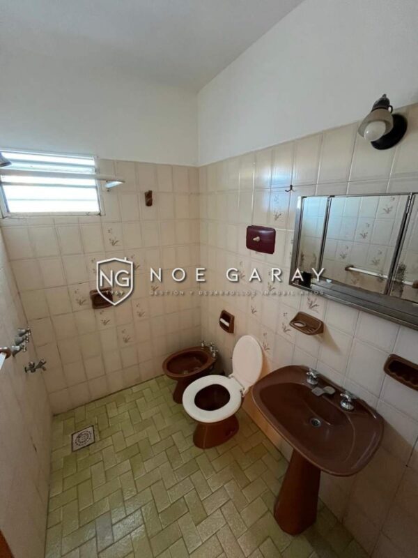 Dpto centrico en alquiler con balcon y cochera - Imagen 7