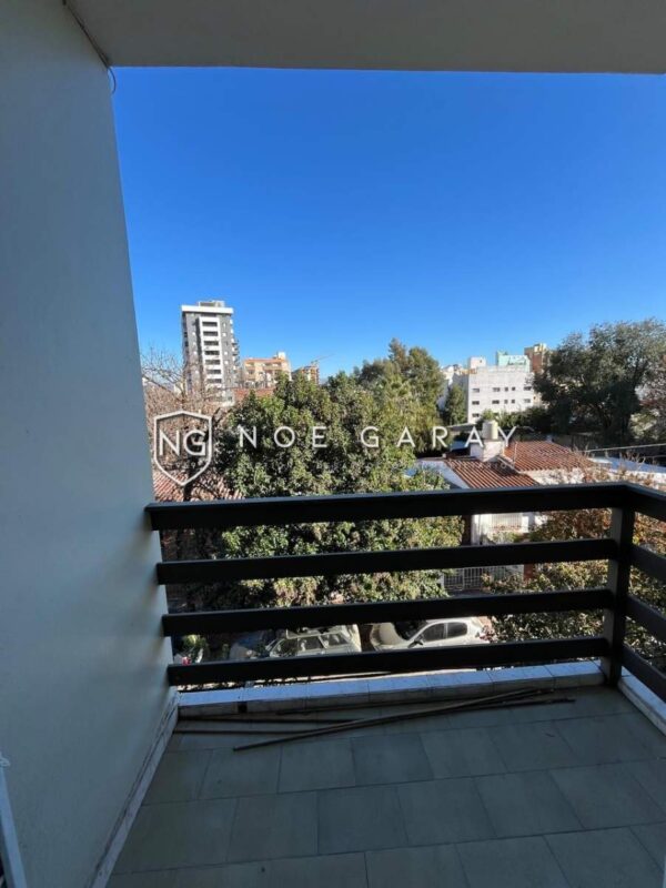 Dpto centrico en alquiler con balcon y cochera - Imagen 10