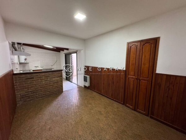 Dpto en alquiler anual con patio propio - Imagen 2