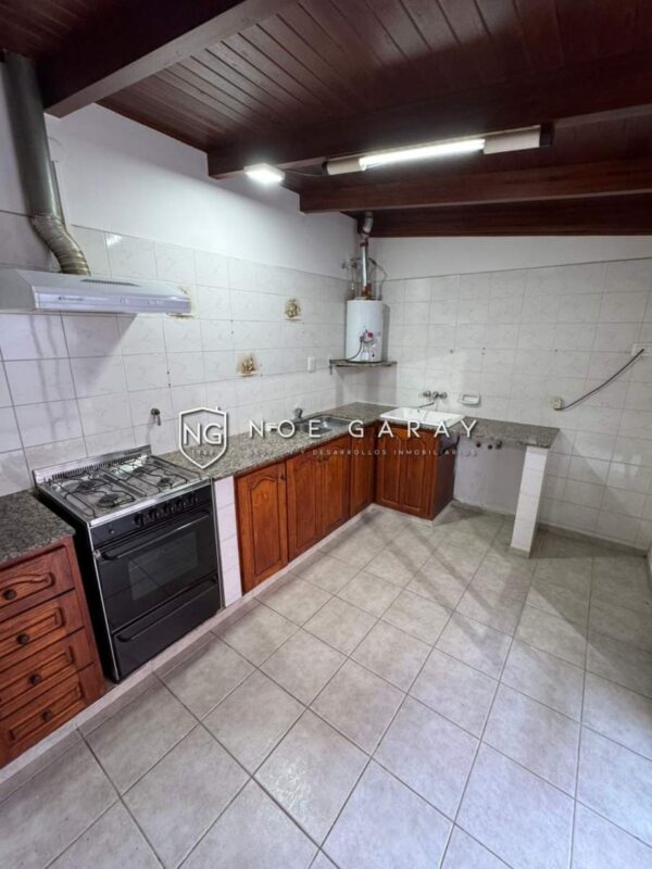 Dpto en alquiler anual con patio propio - Imagen 4