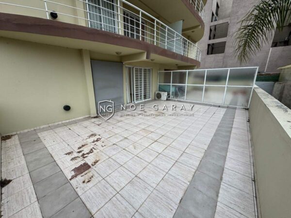 Dpto en alquiler anual con patio propio y cochera - Imagen 8