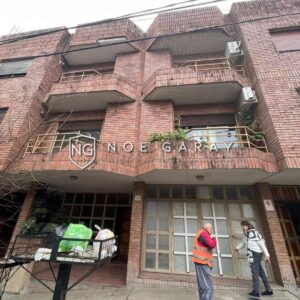 Departamento 2 dormitorios en alquiler anual balcón a la calle sobre Las Heras