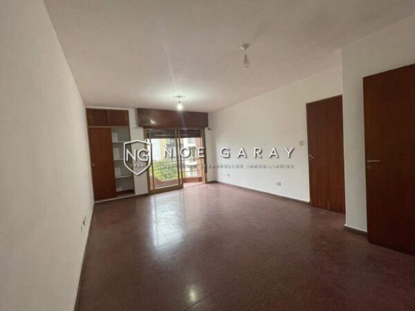 Departamento 2 dormitorios en alquiler anual balcón a la calle sobre Las Heras - Imagen 3