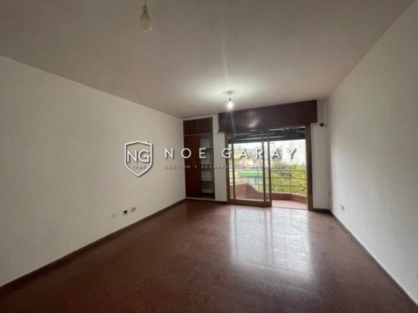 Departamento 2 dormitorios en alquiler anual balcón a la calle sobre Las Heras - Imagen 4