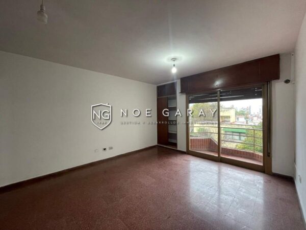 Departamento 2 dormitorios en alquiler anual balcón a la calle sobre Las Heras - Imagen 5