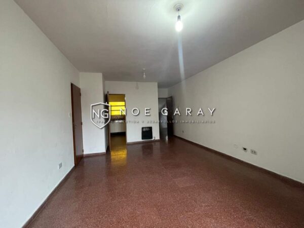 Departamento 2 dormitorios en alquiler anual balcón a la calle sobre Las Heras - Imagen 6