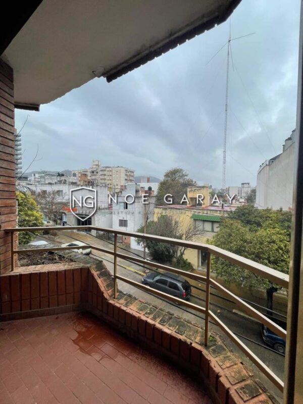 Departamento 2 dormitorios en alquiler anual balcón a la calle sobre Las Heras - Imagen 7