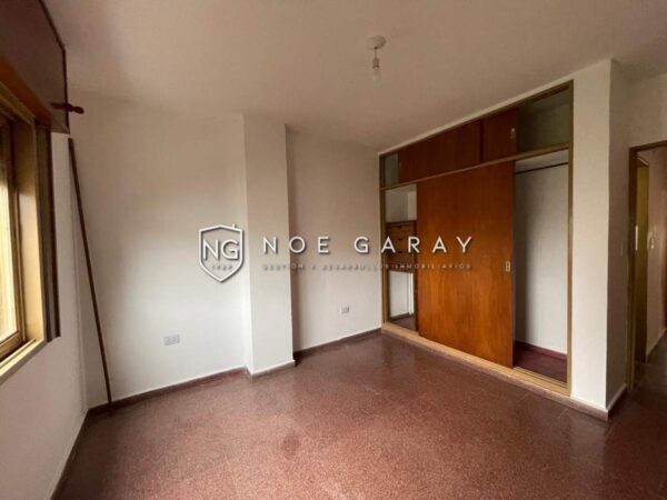 Departamento 2 dormitorios en alquiler anual balcón a la calle sobre Las Heras - Imagen 12