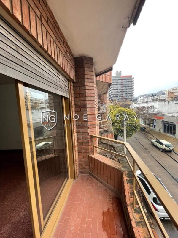 Departamento 2 dormitorios en alquiler anual balcón a la calle sobre Las Heras - Imagen 14