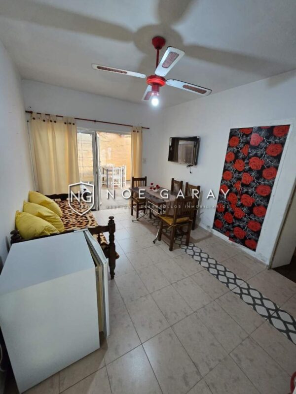 Dpto con patio propio en venta a  cuadra del centro