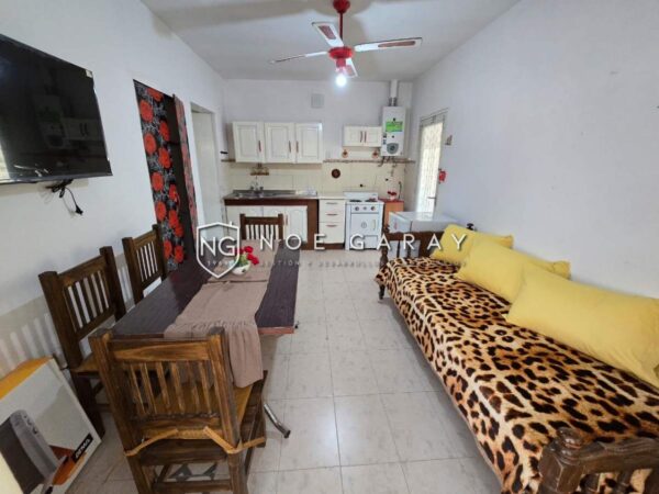 Dpto con patio propio en venta a  cuadra del centro - Imagen 2