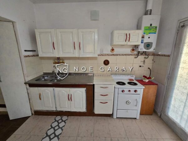 Dpto con patio propio en venta a  cuadra del centro - Imagen 3