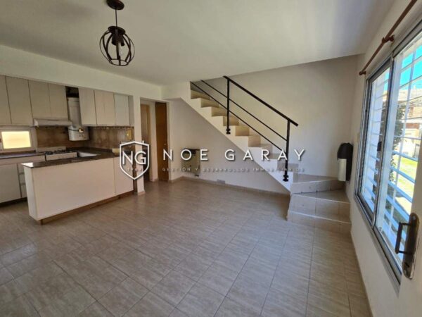 Dpto duplex en alquiler anual - Imagen 2