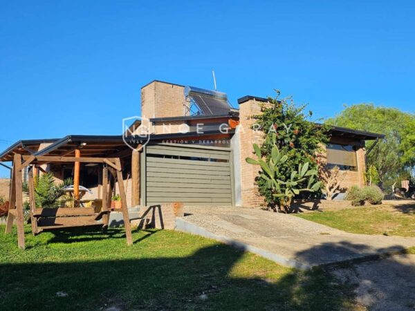 Hermosa casa en venta en Tanti - Imagen 2