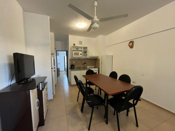 Departamento en venta con cochera a pocas cuadras de la peatonal - Imagen 3